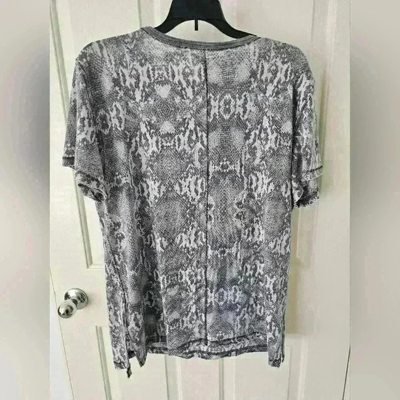 FREE PEOPLE Snake Skin Top Size M - Picture 2 of 3